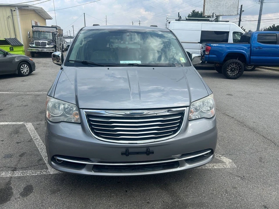 2013 Chrysler Town & Country - Image 8 of 21