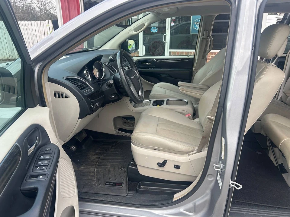 2013 Chrysler Town & Country - Image 14 of 21