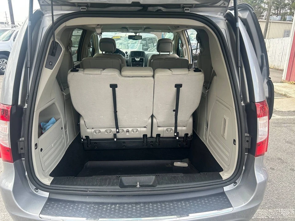 2013 Chrysler Town & Country - Image 10 of 21