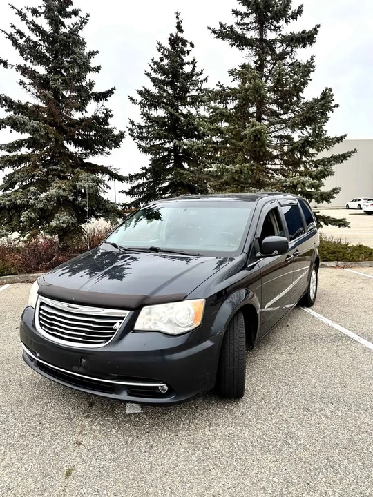 2013 Chrysler Town & Country - Image 2 of 12