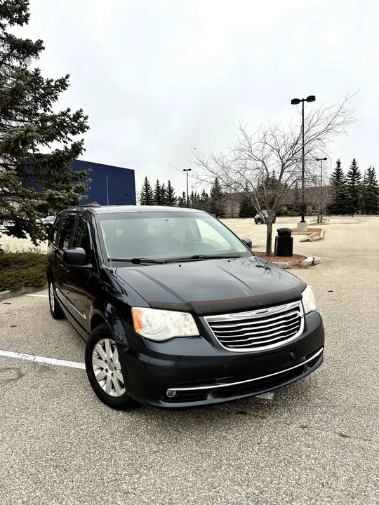 2013 Chrysler Town & Country - Image 3 of 12