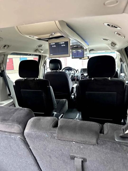 2013 Chrysler Town & Country - Image 10 of 12