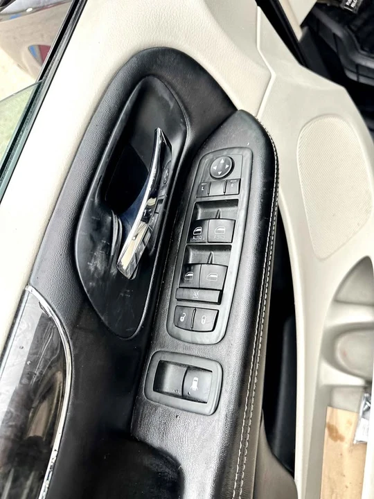 2013 Chrysler Town & Country - Image 11 of 12