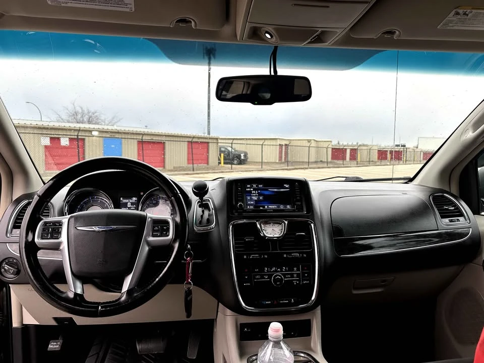 2013 Chrysler Town & Country - Image 7 of 12