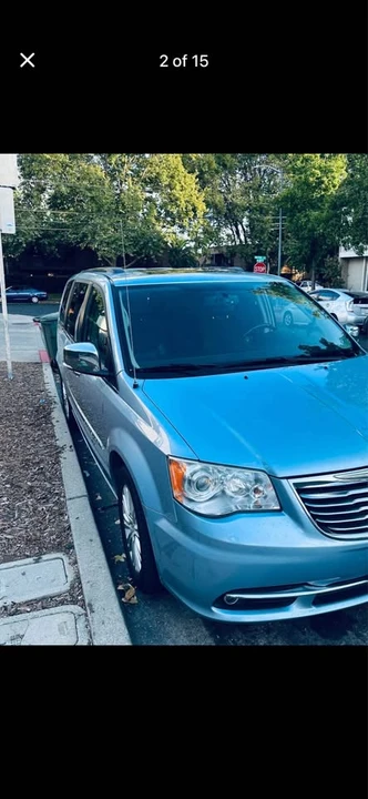 2013 Chrysler Town & Country - Image 2 of 11