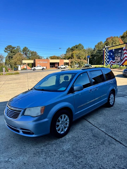 2013 Chrysler Town & Country - Image 2 of 12