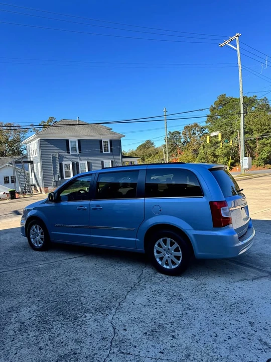 2013 Chrysler Town & Country - Image 3 of 12