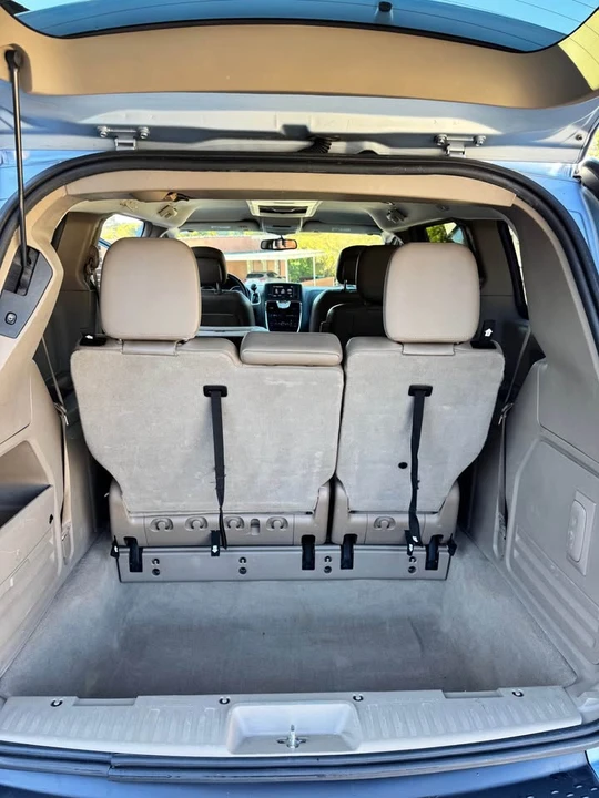 2013 Chrysler Town & Country - Image 10 of 12