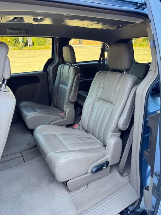 2013 Chrysler Town & Country - Image 8 of 12