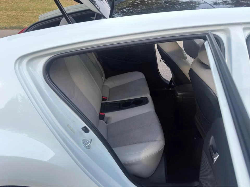 2013 Hyundai Veloster - Image 8 of 13