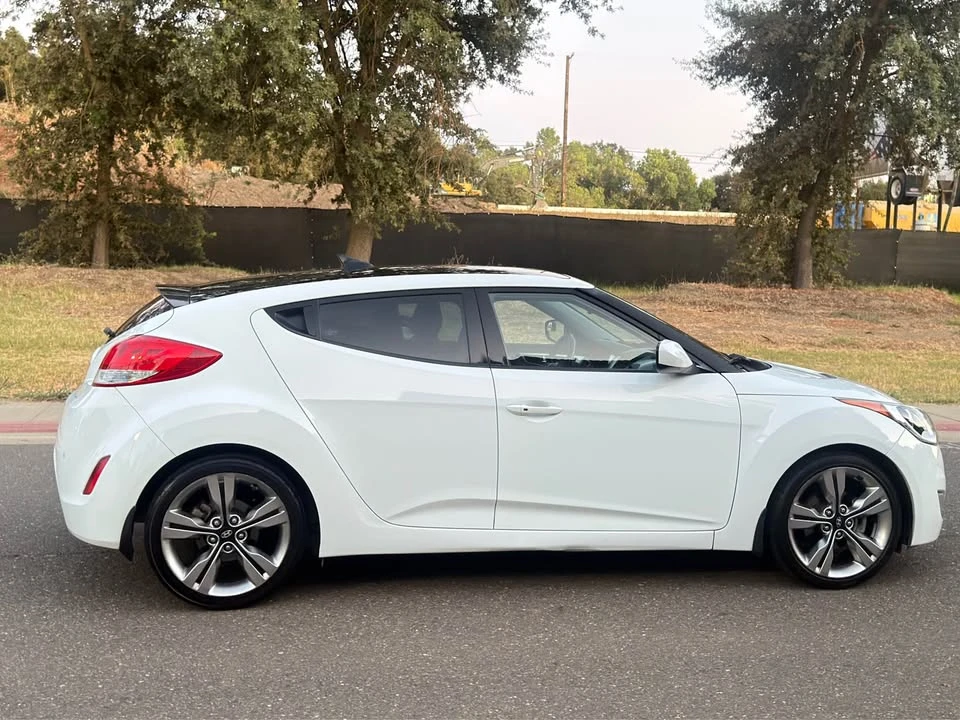 2013 Hyundai Veloster - Image 4 of 13