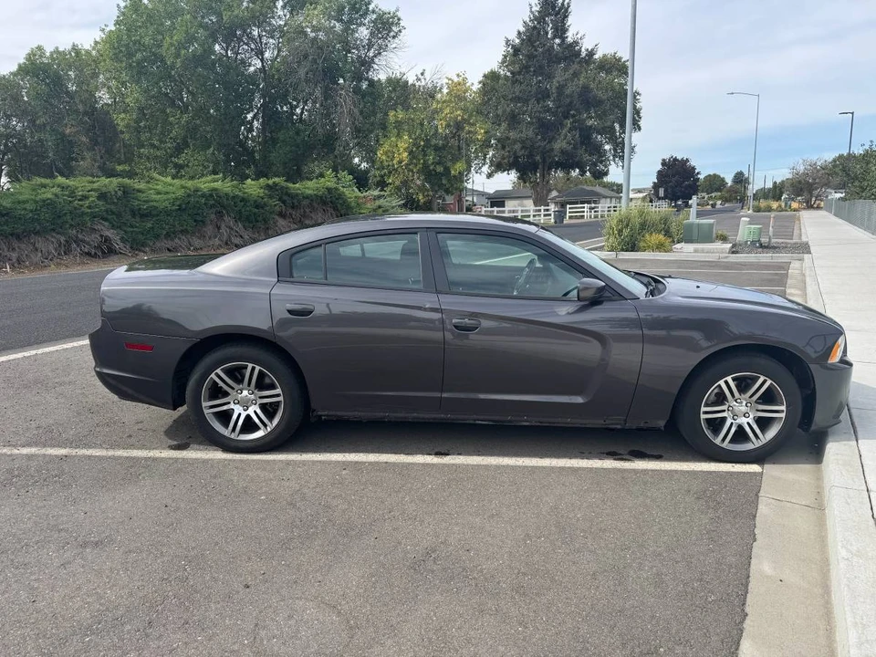 2013 Dodge Charger 7th Gen - Image 5 of 13