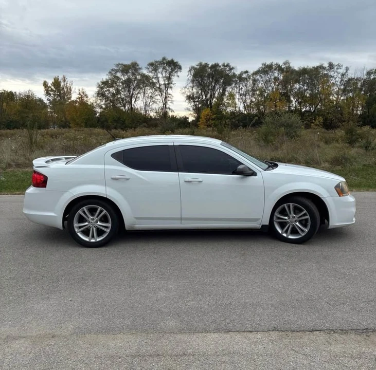 2013 Dodge Avenger Sedan - Image 4 of 10