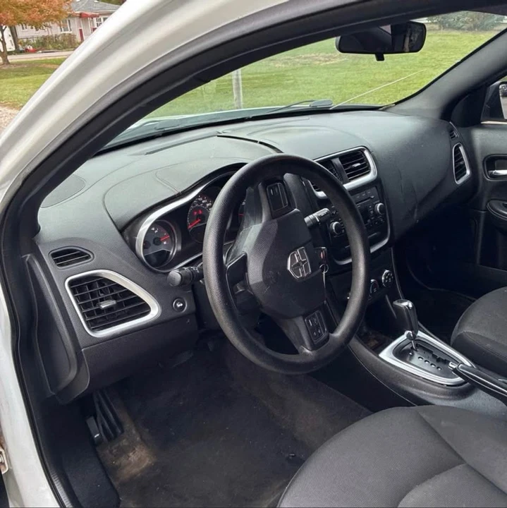 2013 Dodge Avenger Sedan - Image 9 of 10