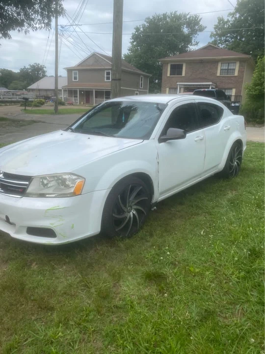 2013 Dodge Avenger Sedan - Image 2 of 3
