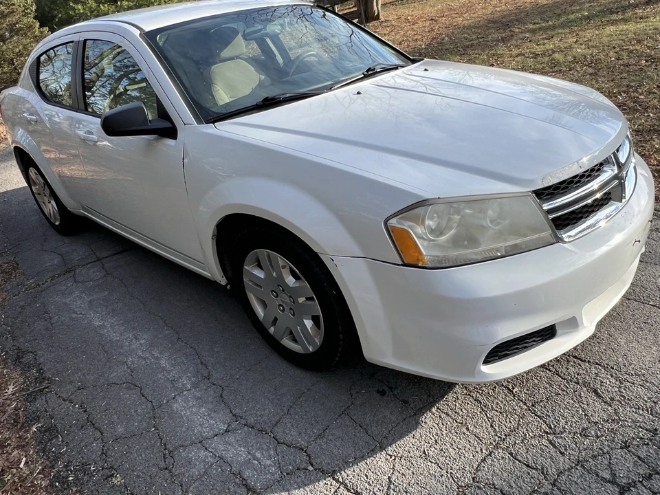 2013 Dodge Avenger Sedan - Image 2 of 10