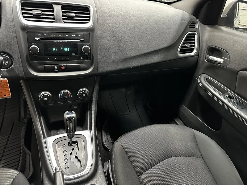 2013 Dodge Avenger Sedan - Image 10 of 12
