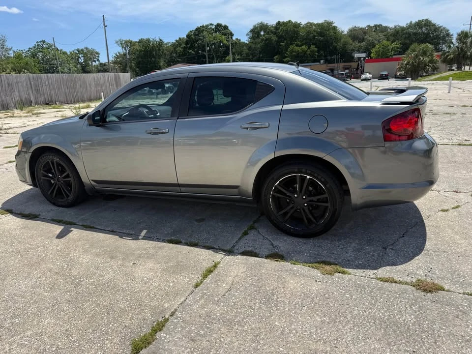 2013 Dodge Avenger Sedan - Image 9 of 17