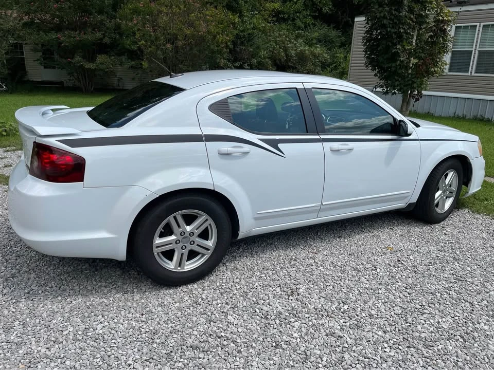 2013 Dodge Avenger Sedan - Image 2 of 5