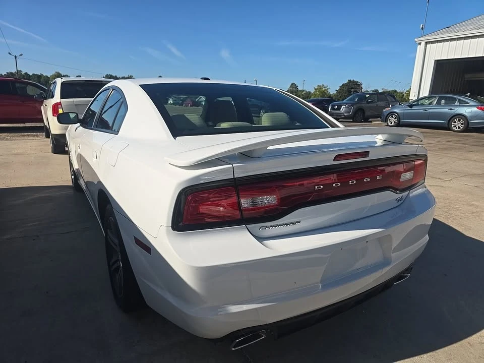 2013 Dodge Charger 7th Gen - Image 9 of 16