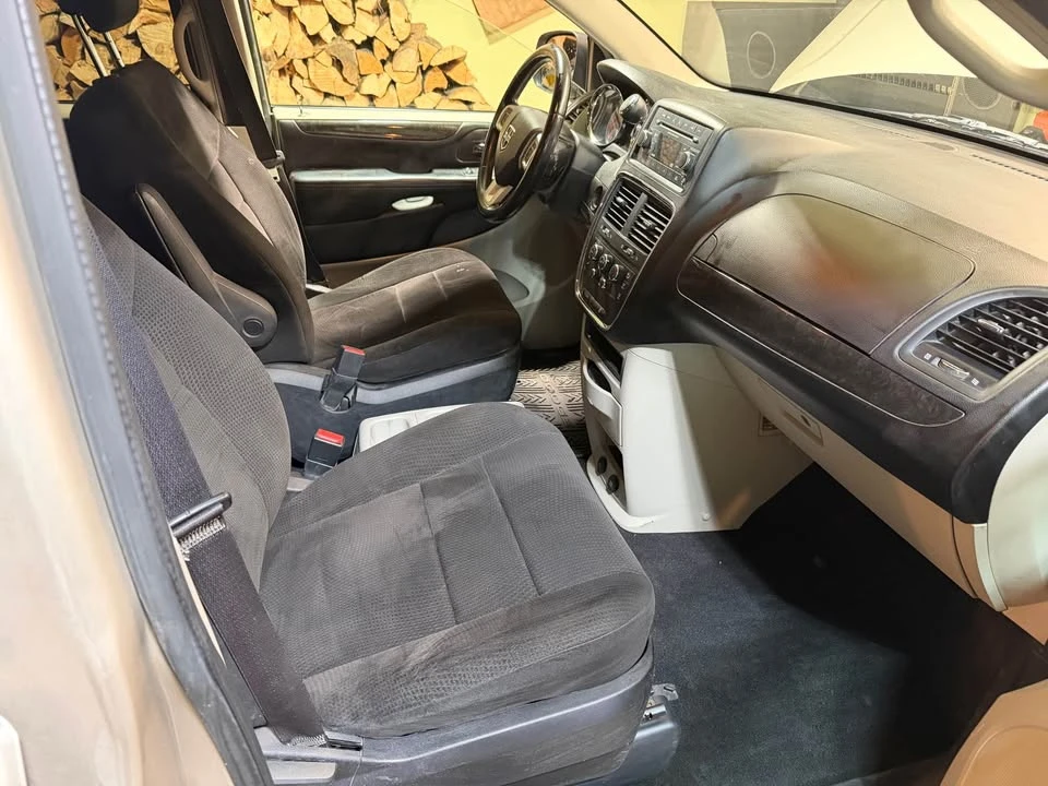 2013 Dodge Caravan - Image 4 of 8
