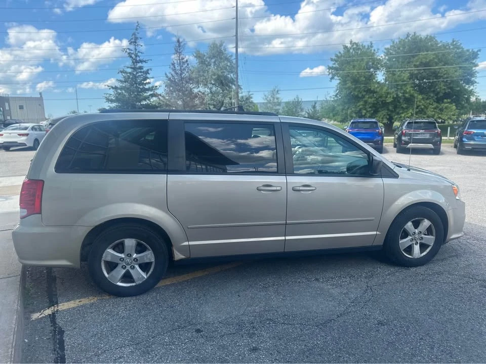 2013 Dodge Caravan - Image 5 of 15