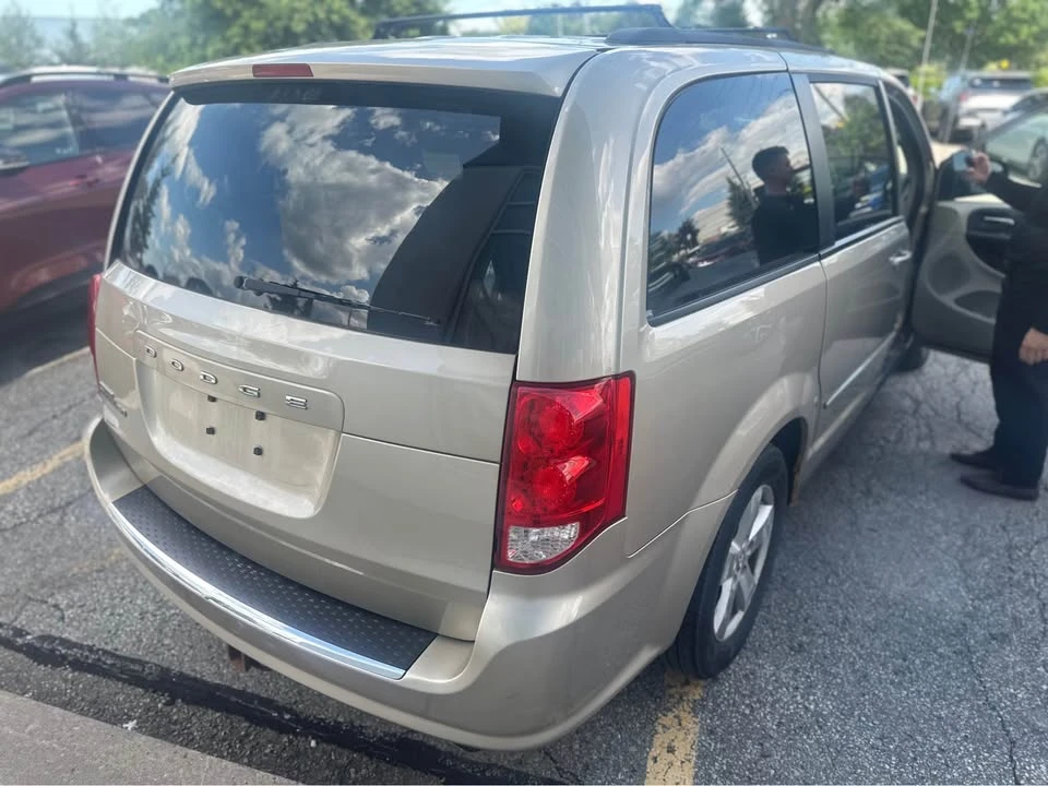 2013 Dodge Caravan - Image 7 of 15