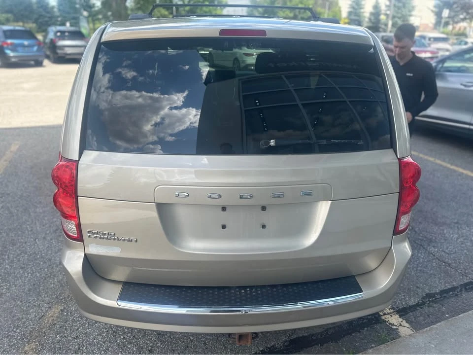 2013 Dodge Caravan - Image 8 of 15
