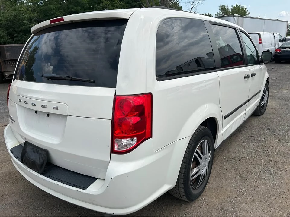 2013 Dodge Caravan - Image 5 of 9