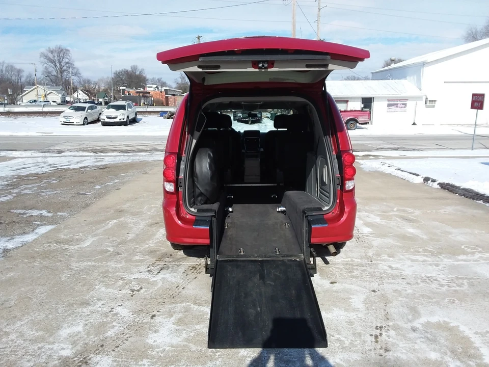 2013 Dodge Caravan - Image 2 of 21