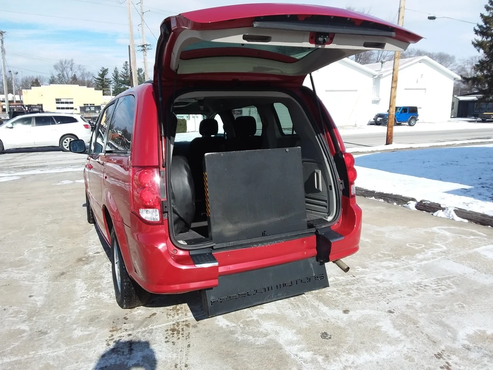 2013 Dodge Caravan - Image 4 of 21