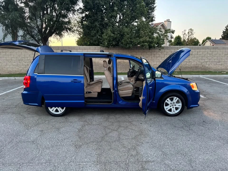 2013 Dodge Caravan - Image 10 of 19