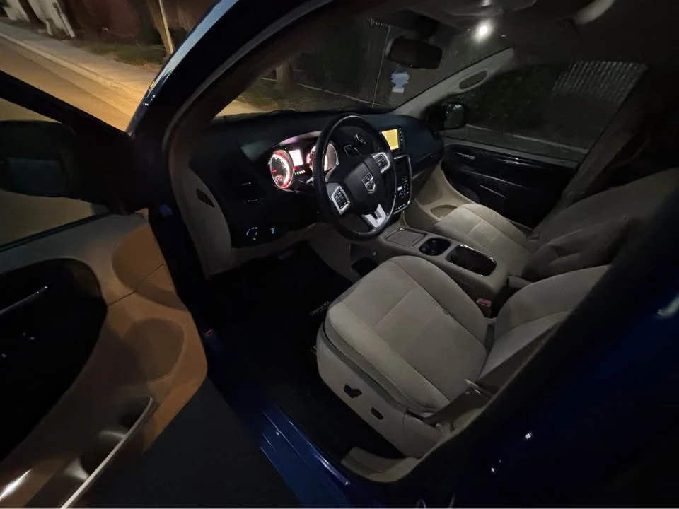 2013 Dodge Caravan - Image 17 of 19