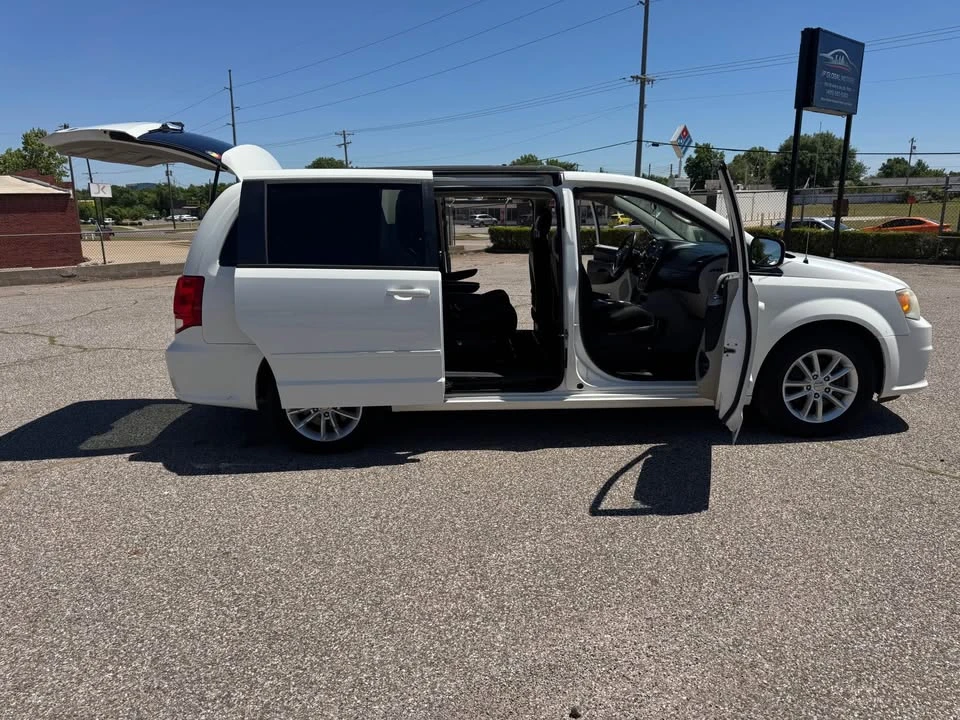 2013 Dodge Caravan - Image 3 of 10