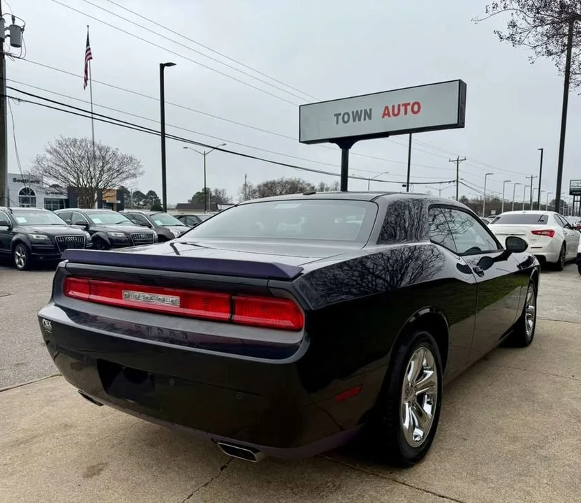 2013 Dodge Challenger 3rd Gen - Image 11 of 18