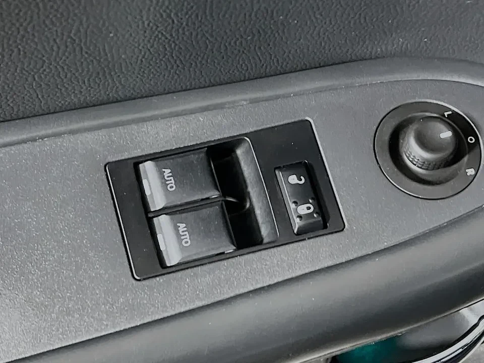 2013 Dodge Challenger 3rd Gen - Image 15 of 20