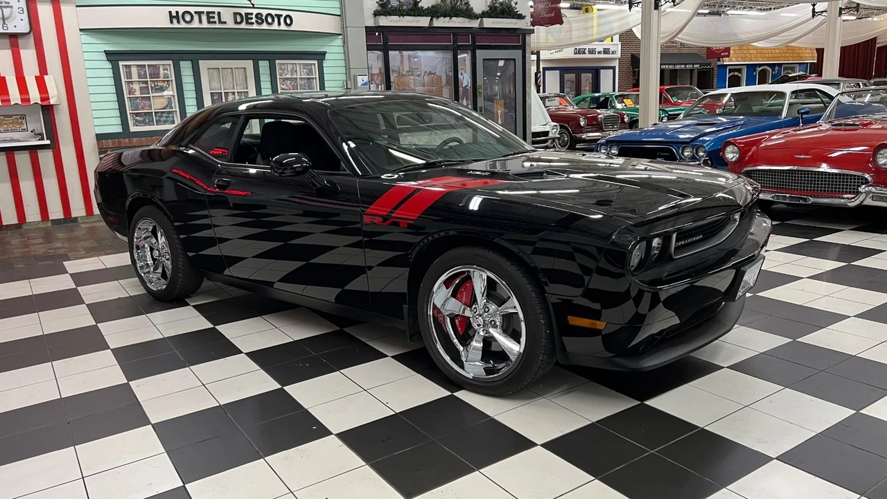 2013 Dodge Challenger 3rd Gen - Image 8 of 31