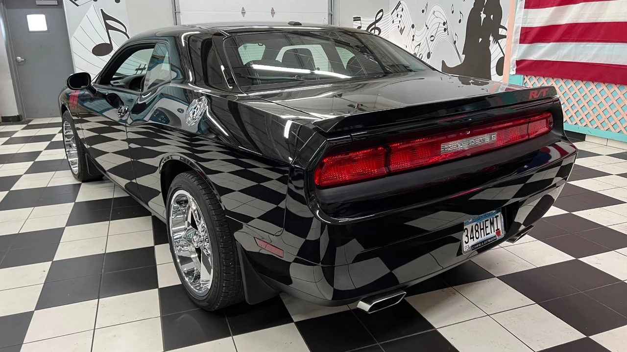 2013 Dodge Challenger 3rd Gen - Image 16 of 31
