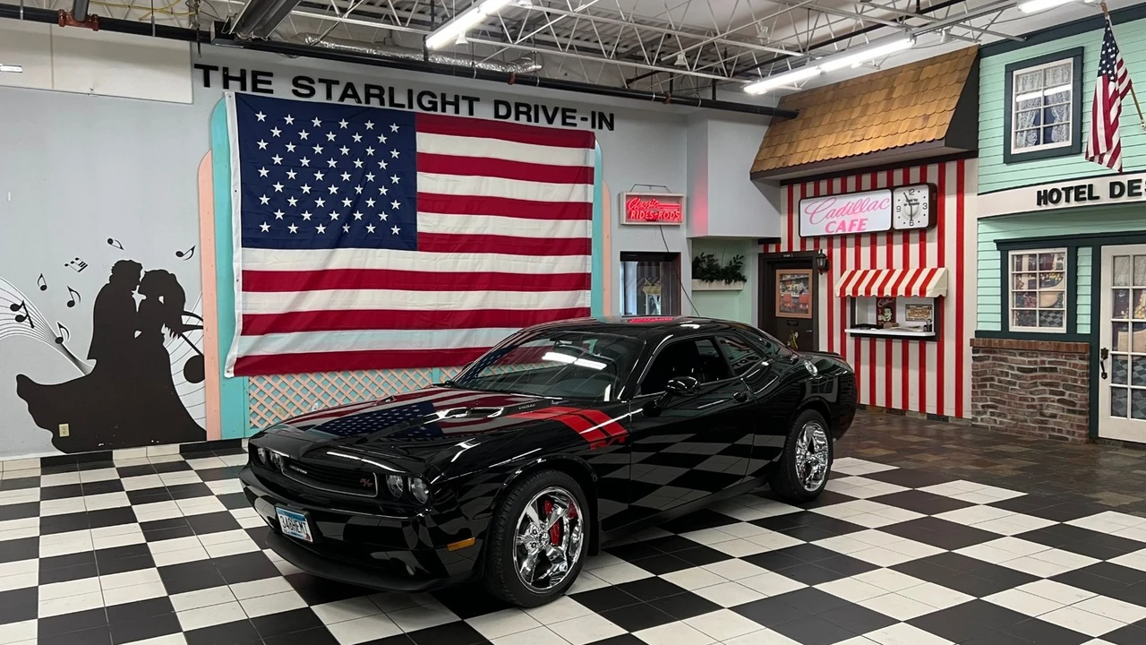 2013 Dodge Challenger 3rd Gen - Image 2 of 21
