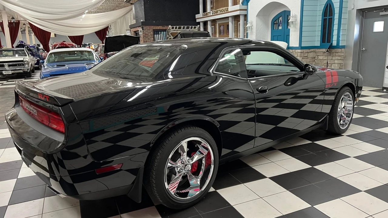 2013 Dodge Challenger 3rd Gen - Image 9 of 21