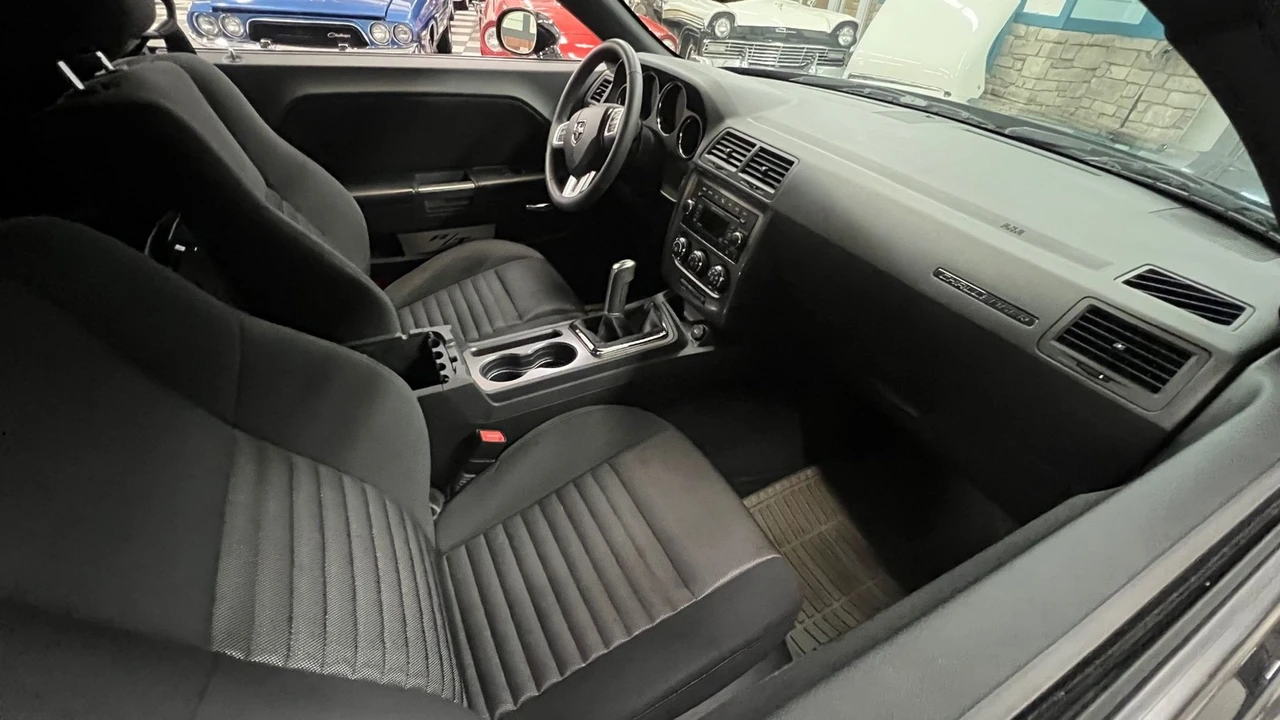 2013 Dodge Challenger 3rd Gen - Image 11 of 31