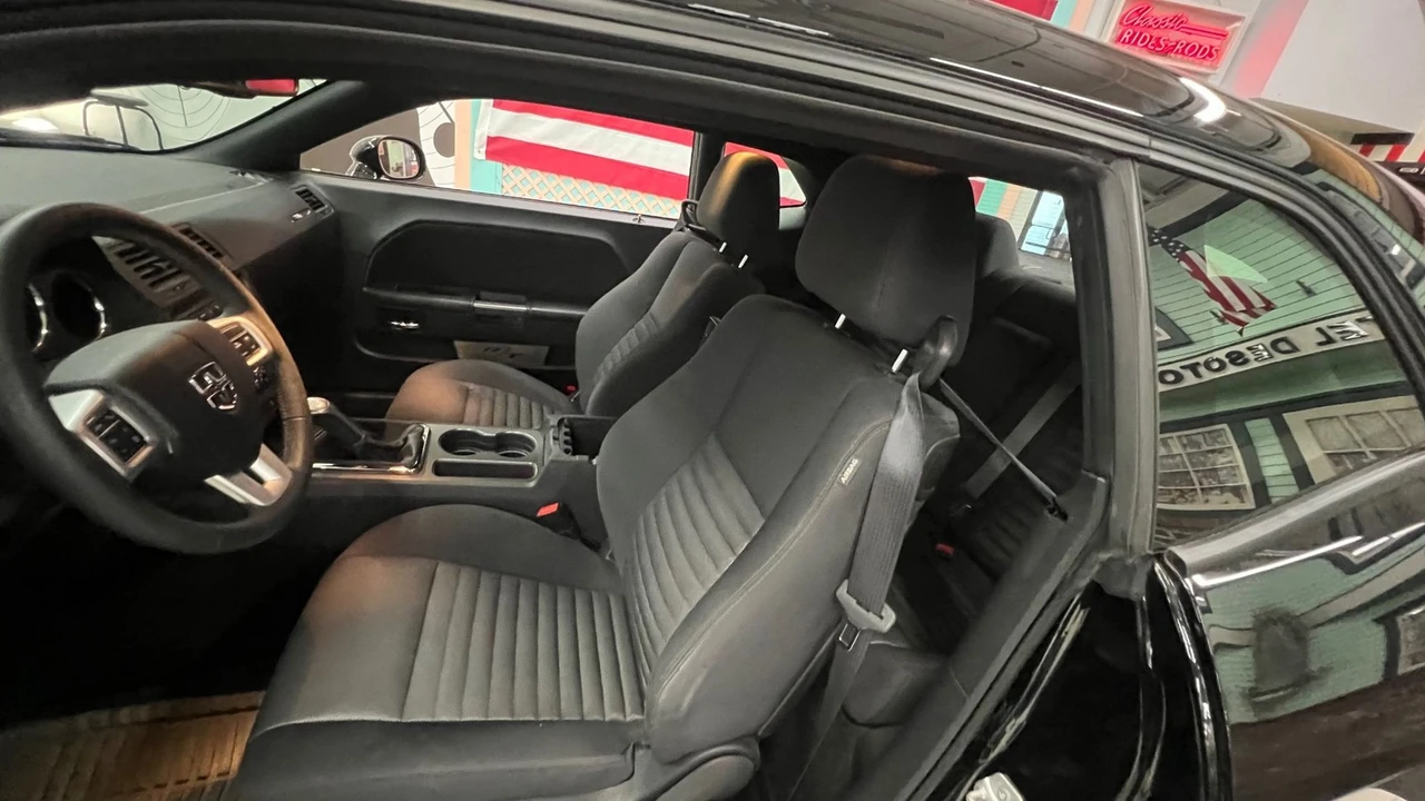 2013 Dodge Challenger 3rd Gen - Image 27 of 31