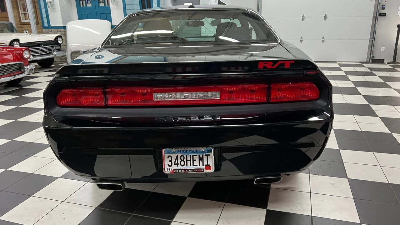 2013 Dodge Challenger 3rd Gen - Image 15 of 31