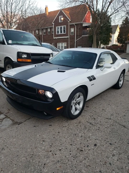 2013 Dodge Challenger 3rd Gen - Image 3 of 8
