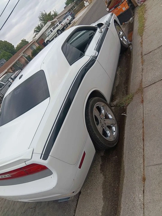 2013 Dodge Challenger 3rd Gen - Image 2 of 7