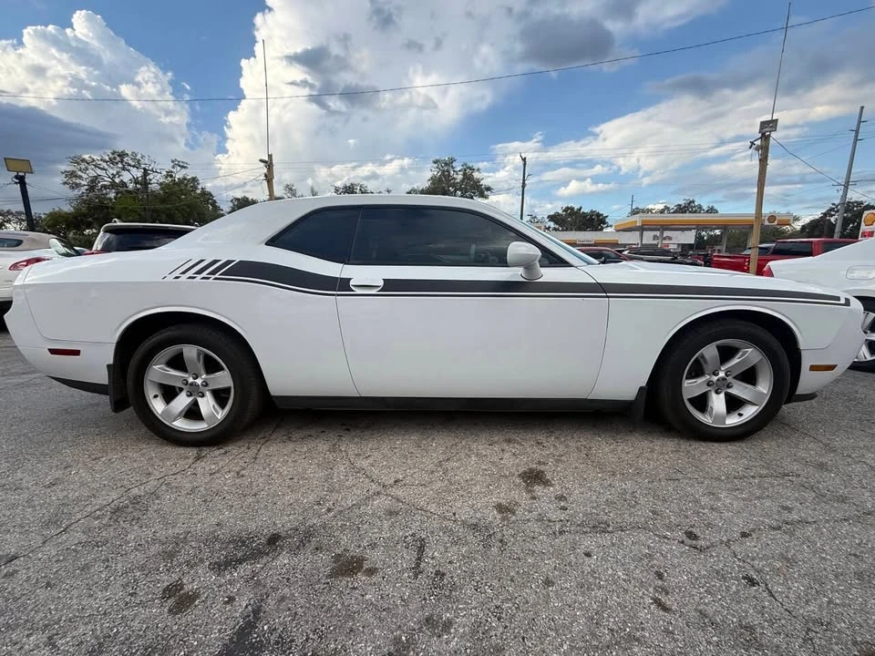 2013 Dodge Challenger 3rd Gen - Image 17 of 20
