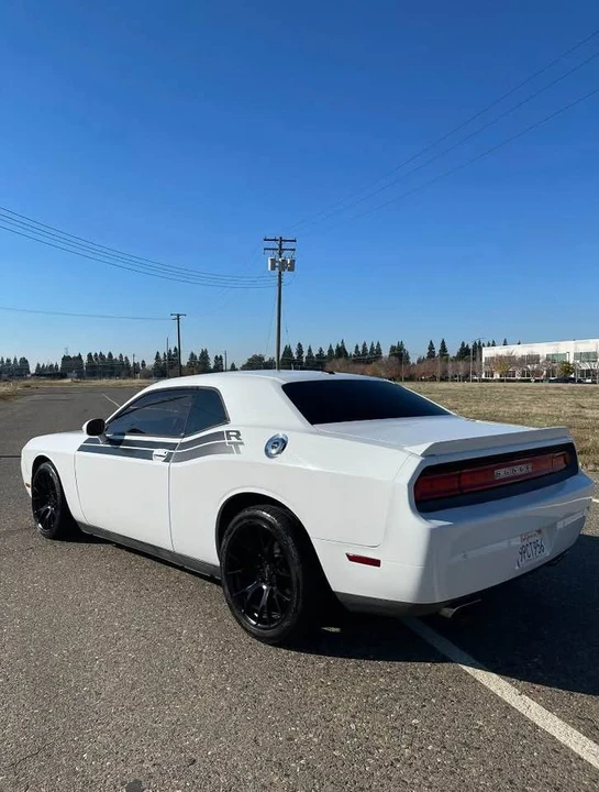 2013 Dodge Challenger 3rd Gen - Image 5 of 8