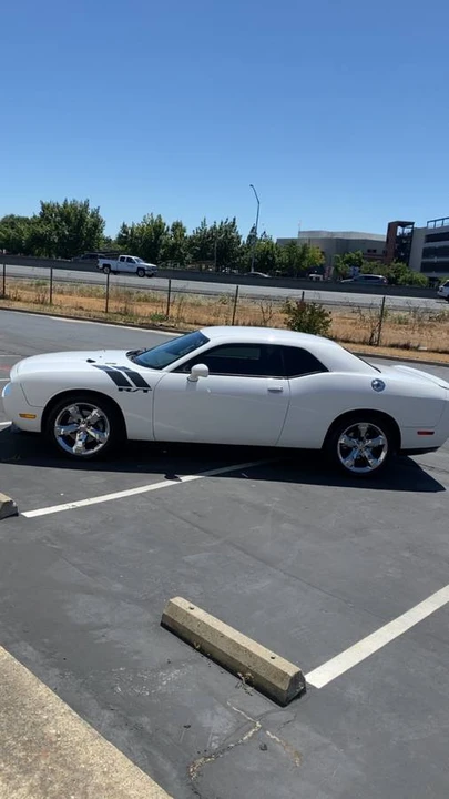 2013 Dodge Challenger 3rd Gen - Image 2 of 18