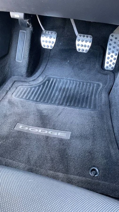 2013 Dodge Challenger 3rd Gen - Image 15 of 18