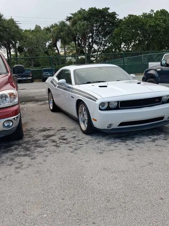2013 Dodge Challenger SRT8 & 392 3rd Gen - Image 4 of 10